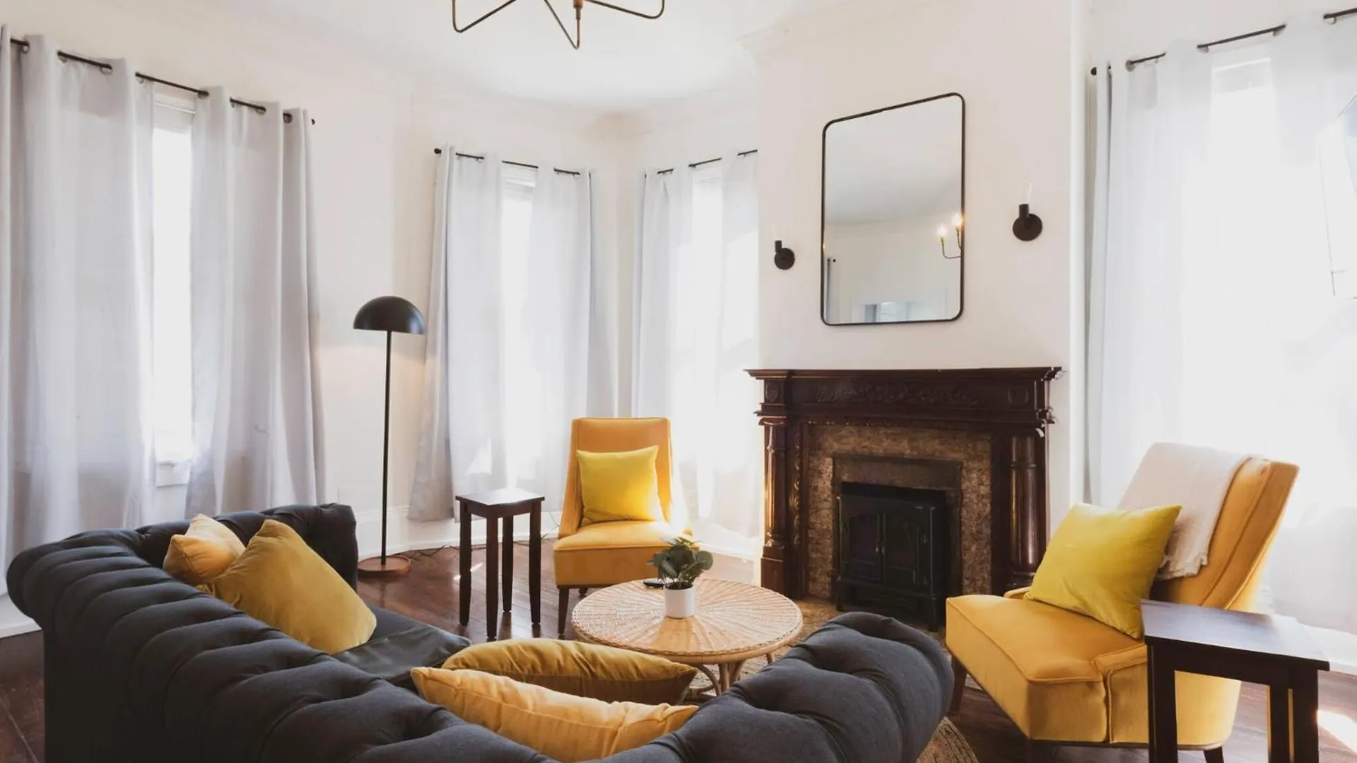3-Bedroom With Balcony Walk To Forsyth Park 薩凡納